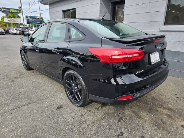 2016 Ford Focus SE 1FADP3F22GL342085 - $9,999 (Para la mejor selección de vehículos usados en el s)63469737087875123
