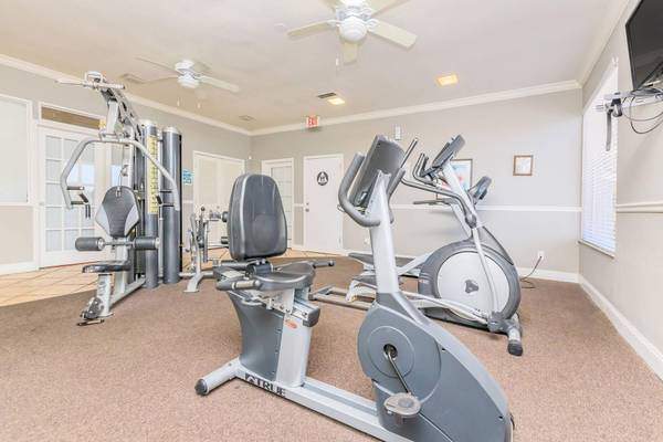 $1,500 / 2br - 890ft2 - 🍂 NEW FALL SPECIAL! 👑 Crown Pointe Apartments - Apply Now! (Tampa)63991225333634122