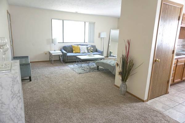 $1,045 / 2br - 1000ft2 - 2 Bed-Near Benson and nestled in trees with large green space to relax (Omaha, NE)63681695900419120