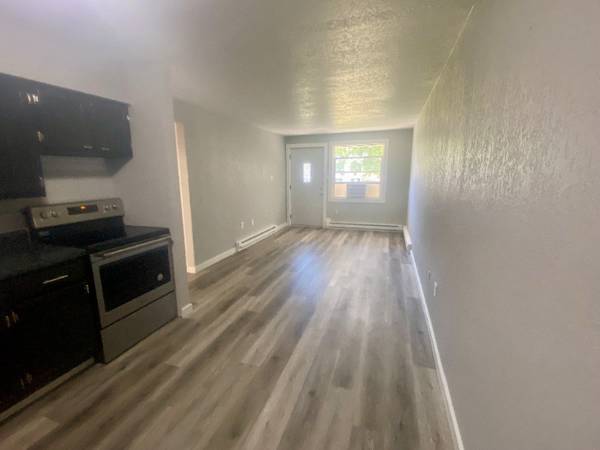 Zero entry 1 Bed, 1 Bath Apartment in Grinnell | Available 12/23/2025 1