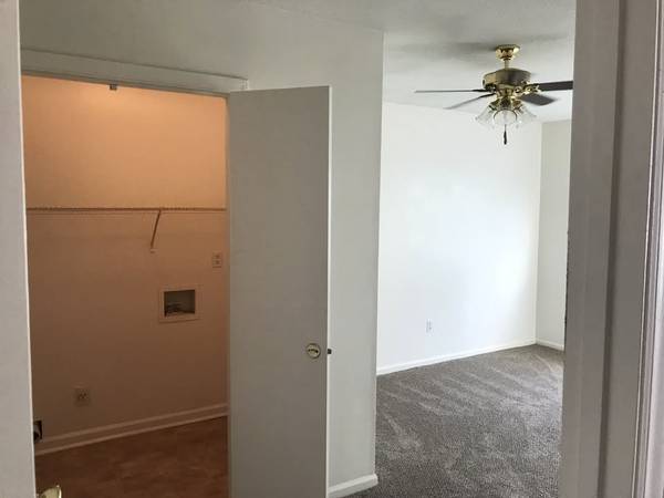 $1,170 / 2br - 900ft2 - 🏡 2BR/1BA Downstairs Apartment in Cedar Bluff – $1170/month (Hanahan)64016108834946120