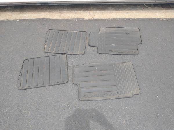 Ford explorer  floor mats 1