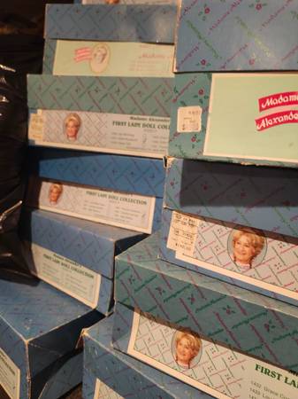 200 dolls in orginal boxes 1