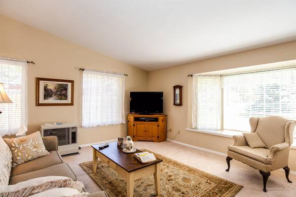 $900 / 3br - 1400ft2 - Dormitorio en casa espaciosa, servicios incluidos (DRW)63839291265025121