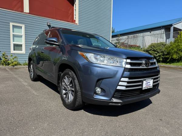 One Owner Locally Owned 2017 Toyota Highlander XLE >>86k>> - $27,995 (Daily Deals Auto Sales Lynnwood)63624427699841121