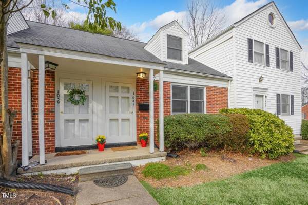 $1,250 / 1br - 704ft2 - Renovated 1 bedroom 1 bath condo (Raleigh)63968072812547121