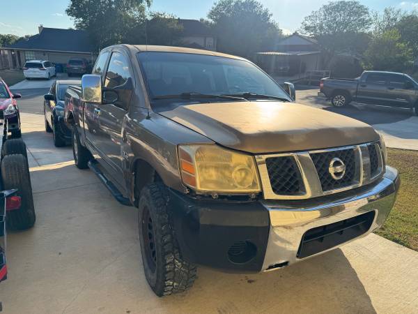 2004 Nissan Titan - Photo 2
