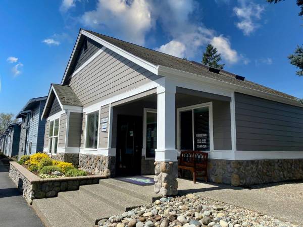 $2,556 / 3br - 1246ft2 - Major Upgrades, Gourmet Kitchen, Designer Features (Puyallup)64031310055425122