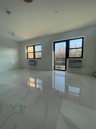 $2,4oo 1Bed 1Bath w/Balcony+Laundry+Dishwasher+Garage 1