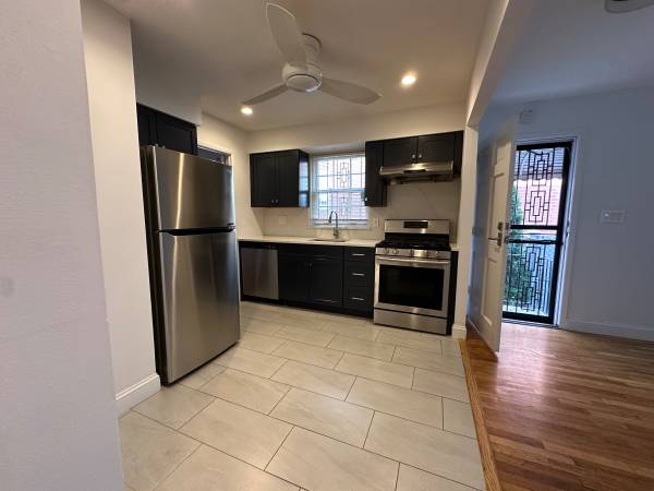 $2,500 / 2br - 1000ft2 - Precioso apartamento renovado de 2 habitaciones (Whitestone)63870971500291122