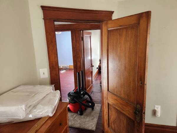 $325 / 4br - 2 Bdrms avail in house (Akron)63661026549507122