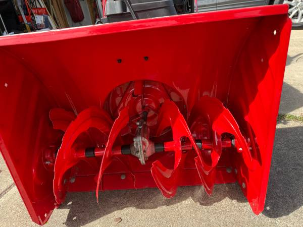 Like new snowblower 1