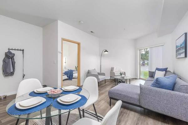 $1,560 / 1br - 744ft2 - Live Large- Open Floor Plan, Tall Cielings, and Brand-New Style! (Richland - Near 240 Bypass)64030645387906120