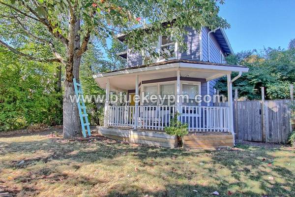 $2,495 / 3br - 1250ft2 - 3 Bedrooms, 1.5 Bathrooms 2 Story Home with Front Sitting Porch63999454696066120