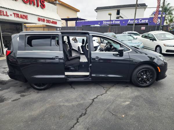 Minivan Chrysler Pacifica Touring 2017 - $10.495 (Mission Valley - Prime Auto Imports)63440157756291124