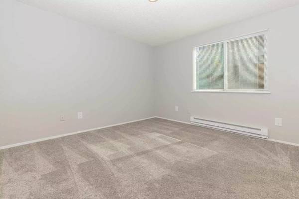 $2,110 / 2br - 930ft2 - Enjoy serenity and tranquility in our lovely garden-style 2 bd/2 ba (Kent)63884887104131123