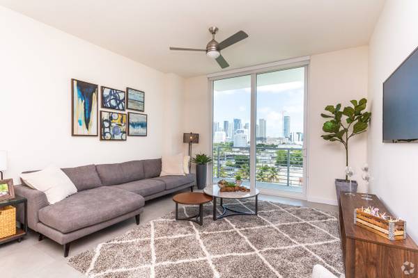 $3,100 / 2br - 1100ft2 - Charming 2Bed/2Bath with Great amenities Fast Approval (Little Havana/West Brickell)64049282595969123