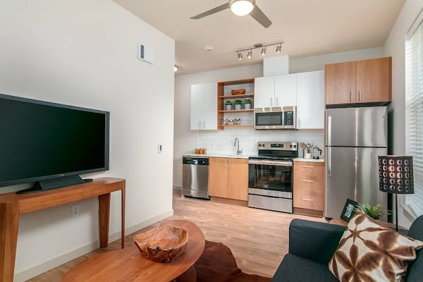 $1,895 / 2br - Sit Back & Relax! Your New Apartment Awaits @ Helena! (SE Portland, Hawthorne, Buckman)63820707839745123