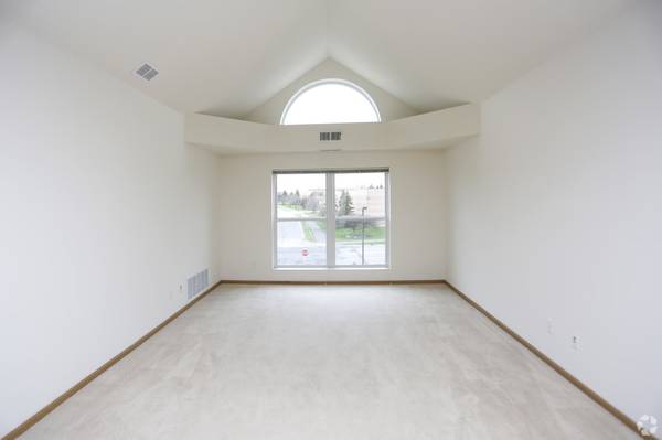$1,779 / 2br - 1115ft2 - Oven, Walk-In Closets, Family Room (7260 Guider Drive, Woodbury, MN)63666930657923123