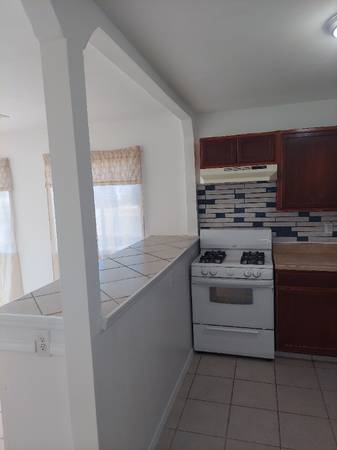 $1250.00 / 3br - Near to schools, restuarants, shopping. Beautiful view of Mountains. C63971417870979124