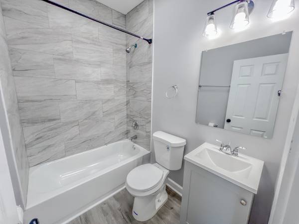 $1995.00 / 4br - Recién renovado adosado de 4 habitaciones y 2 baños | 2922 Ridgewood Ave, B63694965414529120