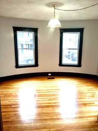 $2000 / 3 hab - 1200 ft² - 3 DORMITORIOS/1 BAÑO RECIENTEMENTE RENOVADOS $2000 (Worcester)62941300560769122