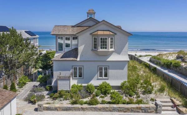 $1 / 5br - Beautifully renovated OCEAN-FRONT luxury home on private beach (Gloucester)64186293072898121