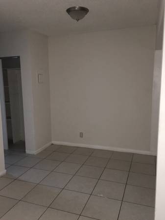 $1,455 / 1hab - 735ft2 - PROMO $500 PARA EL PRIMER MES 1-HAB, 1-BAÑO, AIRE ACONDICIONADO CENTRAL, DISPONIBLE AHORA @2245 (2245 Madison St. Hollywood)63825138929155123
