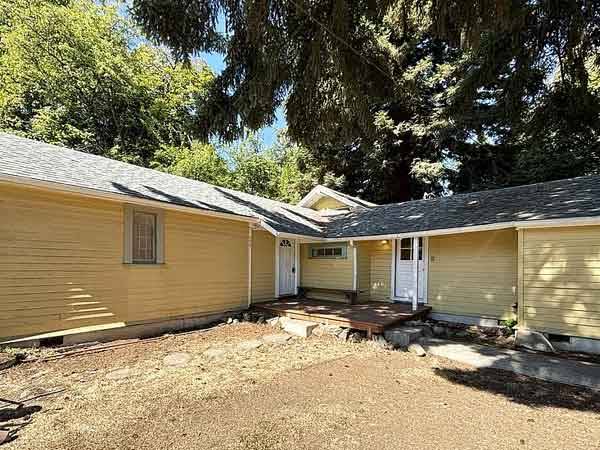 $850 / 3br - *This inviting 3 bedroom, 1.5 bath home located in the heart of Eugene (Eugene, OR)63977276147971120