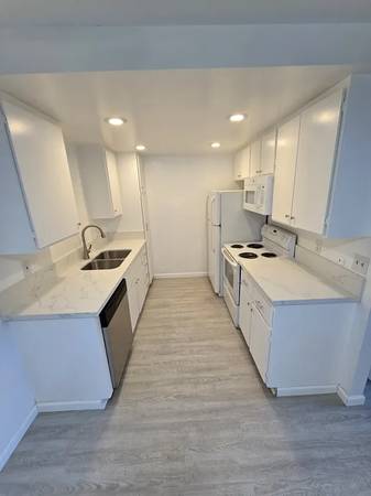 $1,650 / 1br - 525ft2 - Just Remodeled Modern & Move-In Ready Condo! (Mira Mesa)63954709200770121