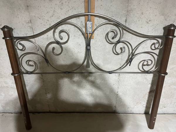 very nice wood and brushed silver color head board see pic tank you 1