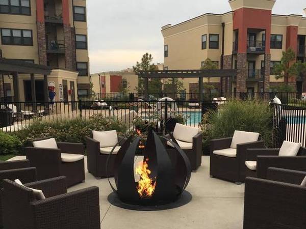 $1,370 / 2br - 1072ft2 - Faux Granite Kitchen Counter Top, Resort sized pool and lounge (Broken Arrow)63806171154691120