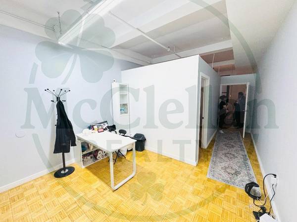 $1,900 / 594ft2 - ASAP! Lease Break, Sublease Partitioned Office Space/Retail makes Foye (Midtown West)63765576064003121