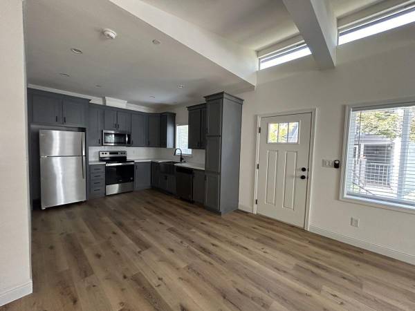 $2,887 / 2br - 1004ft2 - Personal Outdoor Space, Complimentary Refreshment Kiosk, Wi-Fi Hotspot (fremont / union city / newark)63686085874563124