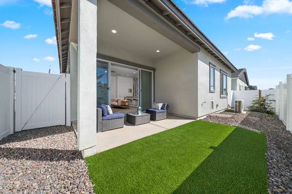$2,089 / 2br - 1082ft2 - Cats and Dogs Welcome! We are Pet Friendly! 2 BD / 2 BA (Surprise)64024998185986120