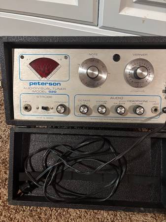 peterson stroboscope.  works perfectly 1
