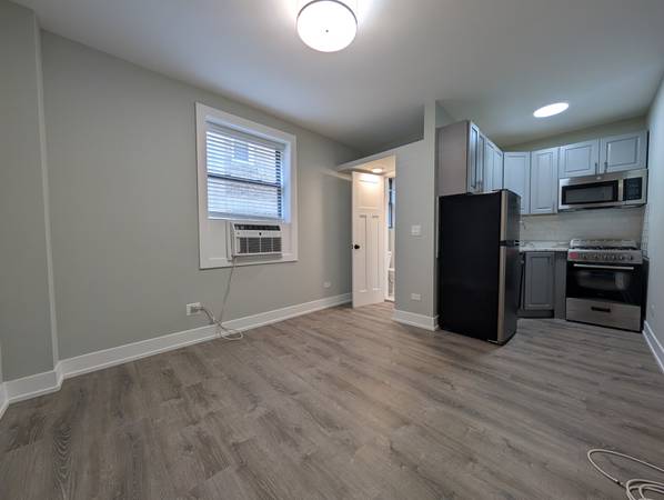 $1,275 Lakeview East Studio – Verified Listing – $1,275 | Elevator (Lakeview East)63918294654338121