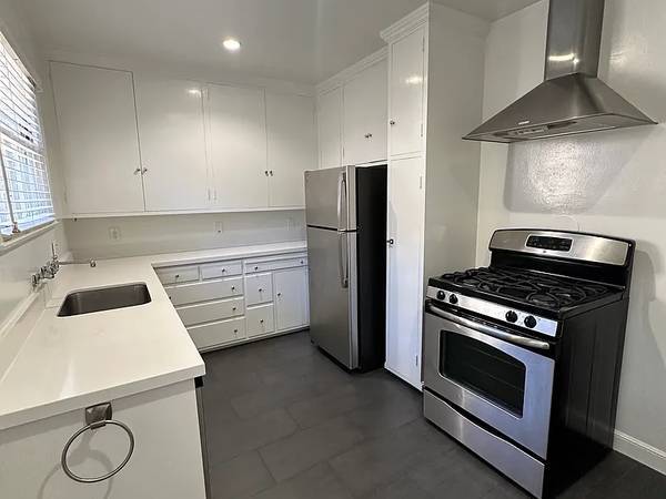 $900 / 1br - 400ft2 - 1-bedroom, 1-bathroom ............ .Capitola (capitola)64000748803459120