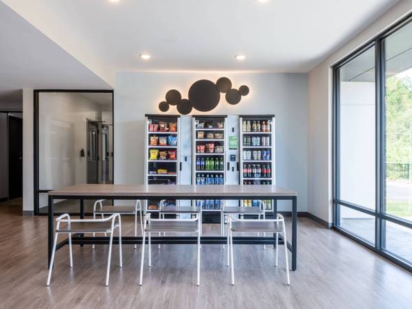 $399 / 1br - Ruta accesible a la recepción, salida tardía disponible, ascensores (490 W Blackstock Rd, Spartanburg, SC)63783789347971120