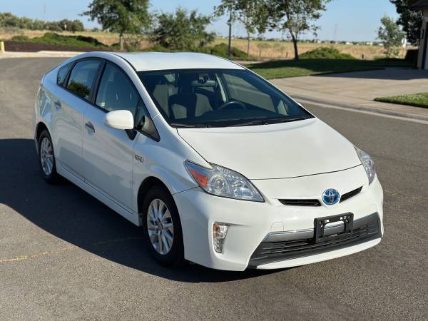 2013 Toyota Prius Plug-In Híbrido Navegación Cámara Rines de Aleación Emisiones - $10,950 (Sacramento)63617821189379123