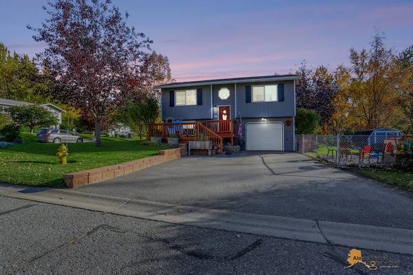$364,900 / 4br - 1270ft2 - NEW LISTING! Charming 4Bed/2Bath on Spacious Corner Lot (Palmer)64004783640066120