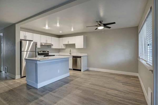 $2,660 / 3br - 1301ft2 - Centro de ejercicios, chimenea de leña, garajes independientes63874307340547120