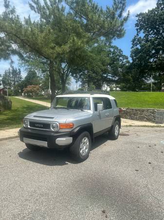 2008 toyota fj cuiser clean - $8,999 (Yonkers)63654717997313121