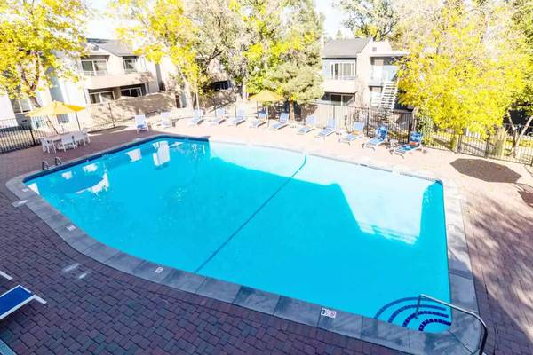 $1,636 / 1br - 810ft2 - 1BD- 1 1/2 BATH W/D IN UNITS!! $500 OFF MOVE IN ON SELECT UNITS! (Reno)63992635112195123