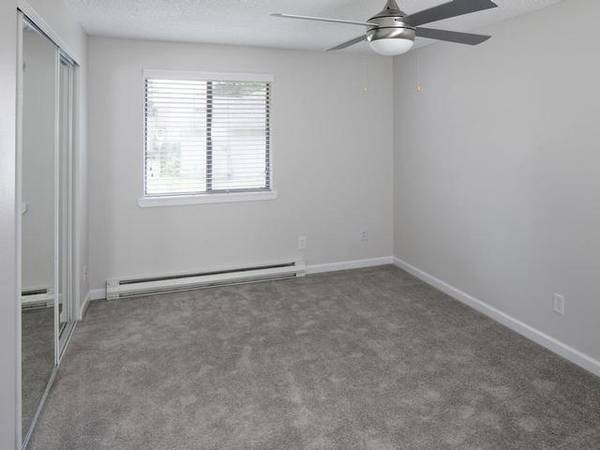 $1,653 / 1br - 696ft2 - Luxurious 1 BR/1 BA Townhome with Fenced Backyard & Storage (Beaverton)63831326083713124