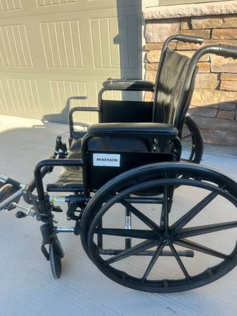 Wheelchair w/ removable footrests 1