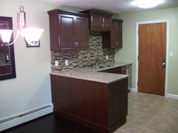 $2,000 / 2br - 891ft2 - Two bed room second floor unit (Salem)63931788237315120