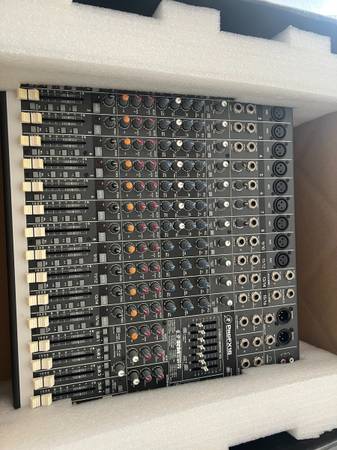 Mackie PROFX16 - 16-Channel Live Sound Mixing Console 1