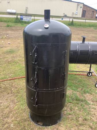 New 100 gallon bbq Smoker charcoal 1
