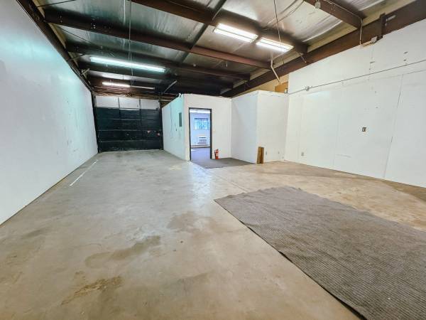 875 sqft business/hobby shop space; central FM- avail. June 1! 1